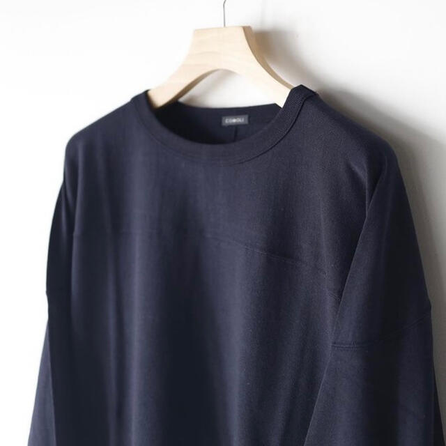 COMOLI(コモリ)のcomoli 22awフットボールTネイビー　navy 3番 メンズのトップス(Tシャツ/カットソー(七分/長袖))の商品写真