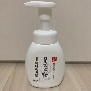 豆乳イソフラボン　薬用純白泡洗顔　200mL(洗顔料)