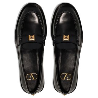 ヴァレンティノ(VALENTINO)の22AW新品36 ヴァレンティノ　本革　VALENTINO スタッズローファー(ローファー/革靴)