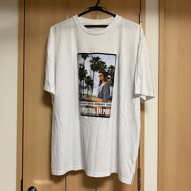 WEGO(ウィゴー)のWEGO ガールズフォト エンボスTシャツ メンズのトップス(Tシャツ/カットソー(半袖/袖なし))の商品写真