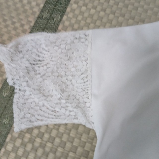 Andemiu(アンデミュウ)の未使用　レディース　袖レースTシャツ　白　　フリーサイズ レディースのトップス(Tシャツ(半袖/袖なし))の商品写真