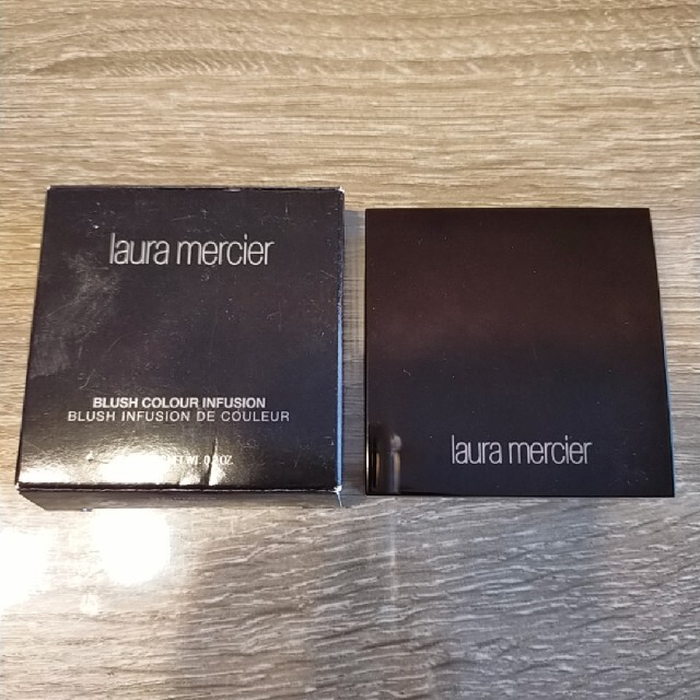 laura mercier(ローラメルシエ)のローラ メルシエ ブラッシュ カラー インフュージョン 01 ストロベリー 6g コスメ/美容のベースメイク/化粧品(チーク)の商品写真