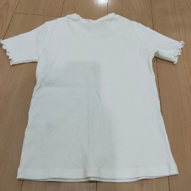 GU(ジーユー)のGU半袖カットソー140 キッズ/ベビー/マタニティのキッズ服女の子用(90cm~)(Tシャツ/カットソー)の商品写真