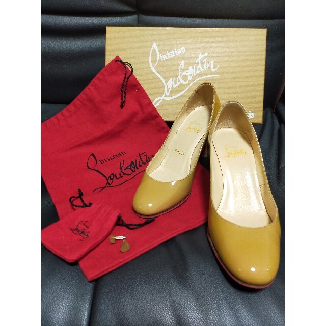 Christian Louboutin(クリスチャンルブタン)のChristian Louboutin ベージュヒールパンプス 付属品付き レディースの靴/シューズ(ハイヒール/パンプス)の商品写真