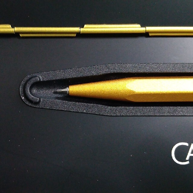 CARAN d'ACHE(カランダッシュ)のカランダッシュ ペンシル 0.5mm 849プレミアム ゴールドバー インテリア/住まい/日用品の文房具(ペン/マーカー)の商品写真