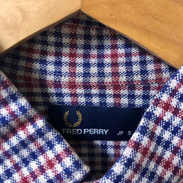 FRED PERRY(フレッドペリー)のFRED PERRY フレッドペリー　ワンポイント刺繍　長袖　シャツ　チェック柄 メンズのトップス(シャツ)の商品写真