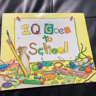 洋書　絵本　I.Q. Gose to School(洋書)