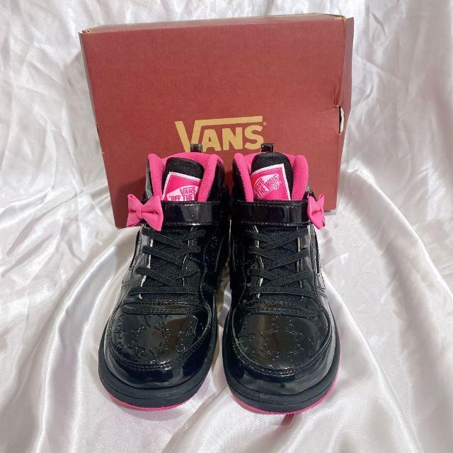VANS(ヴァンズ)の新品　未使用　VANS  ダンス女子　子供　黒ピンク　ハイカット　22cm レディースの靴/シューズ(スニーカー)の商品写真