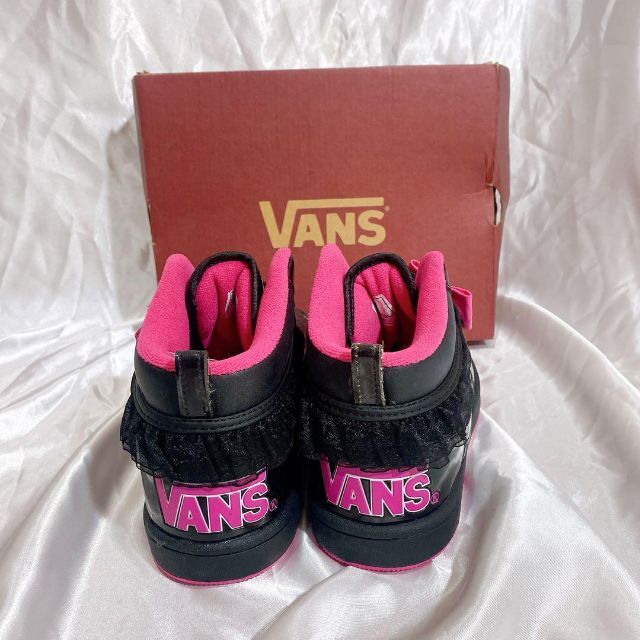 VANS(ヴァンズ)の新品　未使用　VANS  ダンス女子　子供　黒ピンク　ハイカット　22cm レディースの靴/シューズ(スニーカー)の商品写真