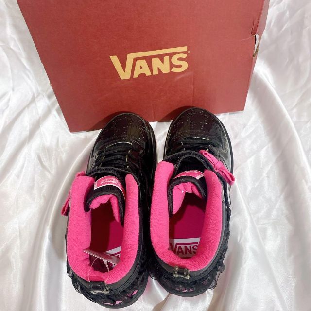 VANS(ヴァンズ)の新品　未使用　VANS  ダンス女子　子供　黒ピンク　ハイカット　22cm レディースの靴/シューズ(スニーカー)の商品写真