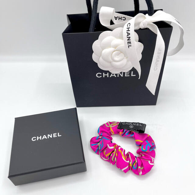 CHANEL 新品未使用 シュシュ ピンク 星柄 CHANEL 新品未使用 シュシュ ピンク 星柄