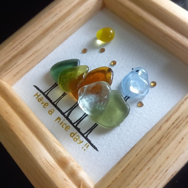 【ハンドメイ】 シーグラスアート 秋の森 ヒーリングアート 欧米 雑貨 インテリアの通販 by エモ's shop|ラクマ ボンドで
