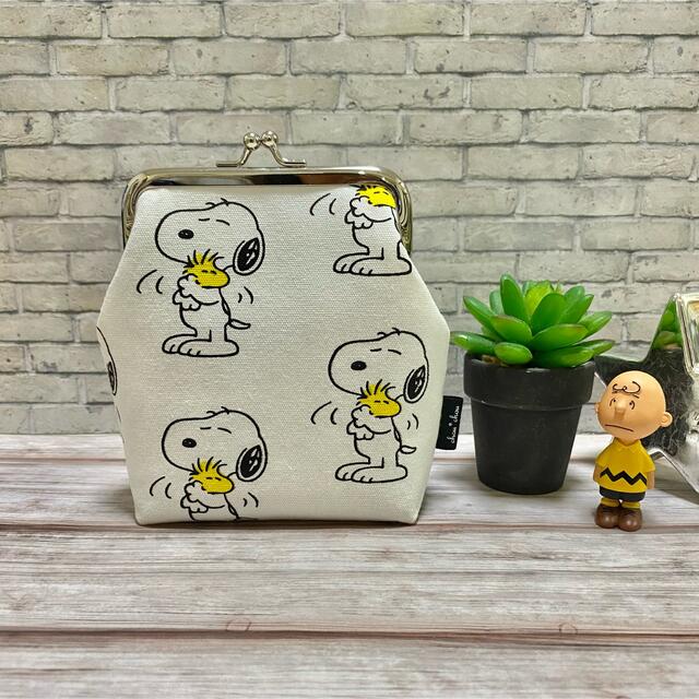 SNOOPY(スヌーピー)のhandmade★がまぐちポーチ (スヌーピー・ウッドストックとハグ) ハンドメイドのファッション小物(ポーチ)の商品写真