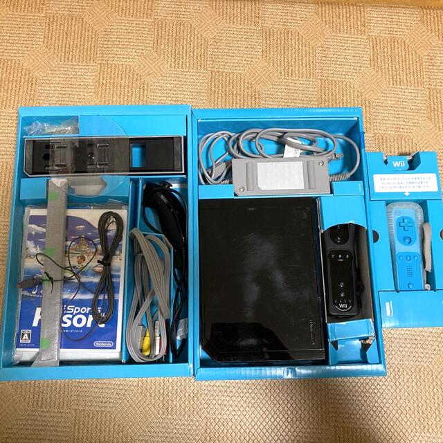 Wii - wii本体(クロ)wiiスポーツリゾート同梱+wiiリモコン ヌンチャク