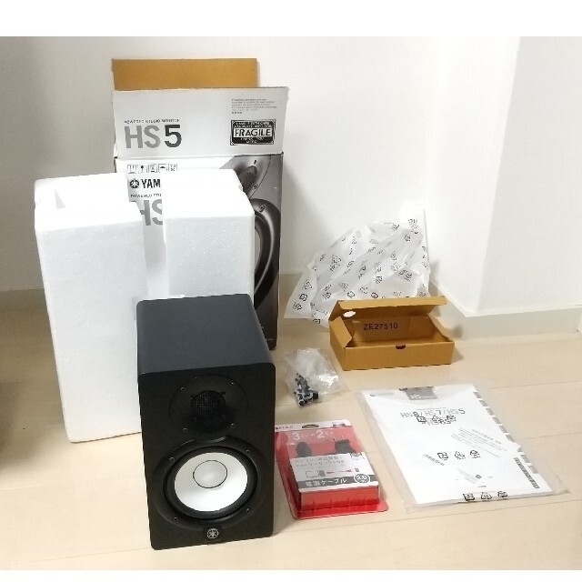 ヤマハ(ヤマハ)のYAMAHA HS5 モニタースピーカー ペア 黒(中古x1/新品未開封x1) 楽器のレコーディング/PA機器(スピーカー)の商品写真