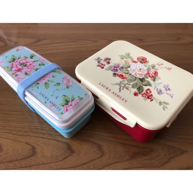 LAURA ASHLEY(ローラアシュレイ)の『専用』LAURA ASHLEYのタッパー&お弁当箱２点(used品) インテリア/住まい/日用品のキッチン/食器(容器)の商品写真