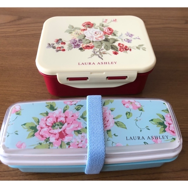 LAURA ASHLEY(ローラアシュレイ)の『専用』LAURA ASHLEYのタッパー&お弁当箱２点(used品) インテリア/住まい/日用品のキッチン/食器(容器)の商品写真