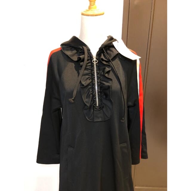 新品タグ付き 定価24万円 グッチ お襟フリルパーカーワンピース 新品タグ付き 定価24万円 グッチ お襟フリルパーカーワンピース