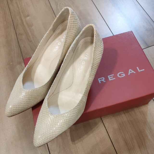 REGAL(リーガル)の【美品】リーガル パイソン柄ヒール  22.5cm レディースの靴/シューズ(ハイヒール/パンプス)の商品写真