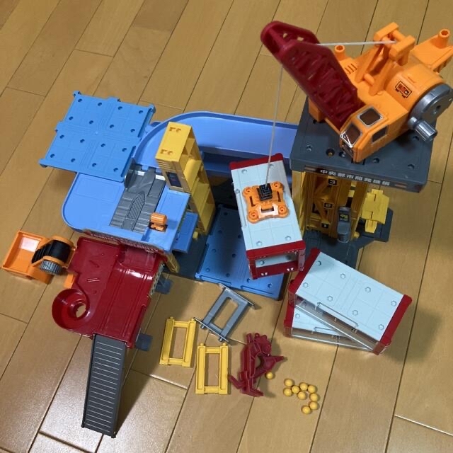 Takara Tomy トミカタウン ビルドシティ パワークレーン 建設現場 トミカ5台付きの通販 by hiro's  shop｜タカラトミーならラクマ