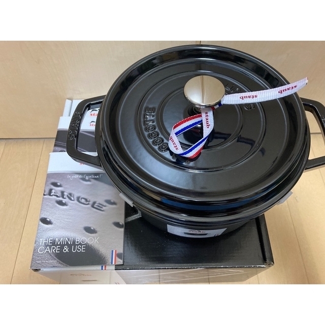 STAUB(ストウブ)のストウブ ピコ・ココット 20cm シャイニー　ブラック STAUB Staub インテリア/住まい/日用品のキッチン/食器(鍋/フライパン)の商品写真