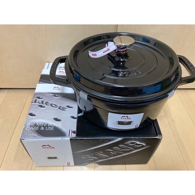 STAUB(ストウブ)のストウブ ピコ・ココット 20cm シャイニー　ブラック STAUB Staub インテリア/住まい/日用品のキッチン/食器(鍋/フライパン)の商品写真