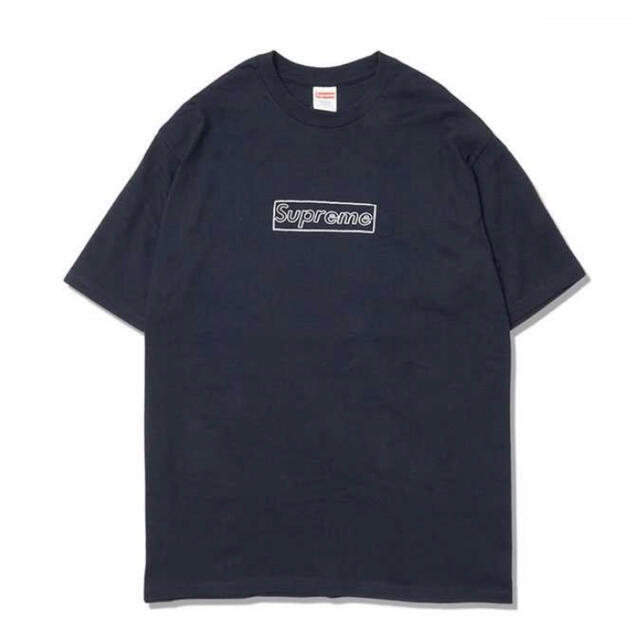 Supreme(シュプリーム)のSupreme KAWS Chalk Logo Tee ネイビー　Mサイズ　中古 メンズのトップス(Tシャツ/カットソー(半袖/袖なし))の商品写真