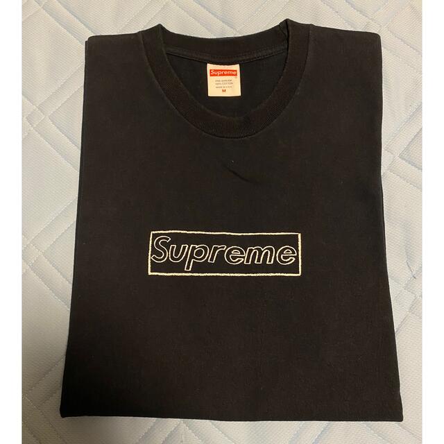 Supreme(シュプリーム)のSupreme KAWS Chalk Logo Tee ネイビー　Mサイズ　中古 メンズのトップス(Tシャツ/カットソー(半袖/袖なし))の商品写真