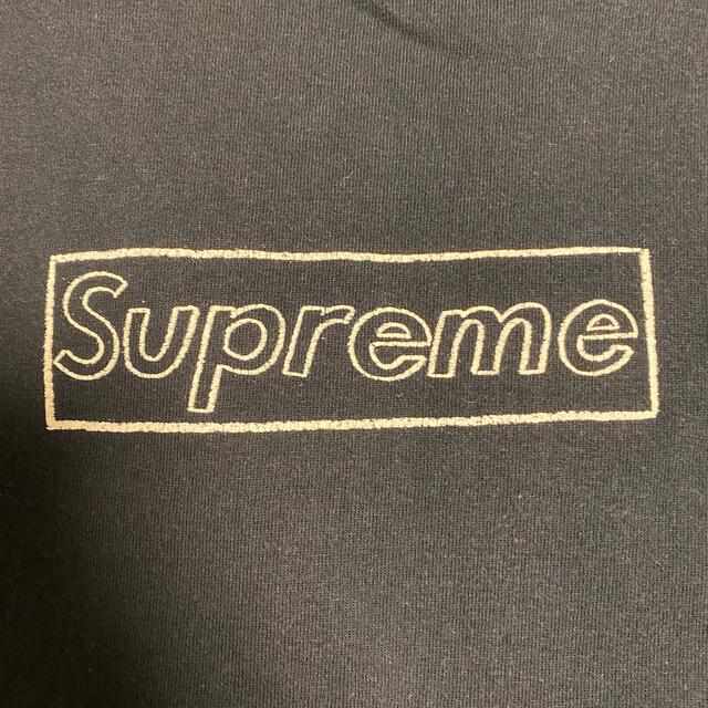 Supreme(シュプリーム)のSupreme KAWS Chalk Logo Tee ネイビー　Mサイズ　中古 メンズのトップス(Tシャツ/カットソー(半袖/袖なし))の商品写真