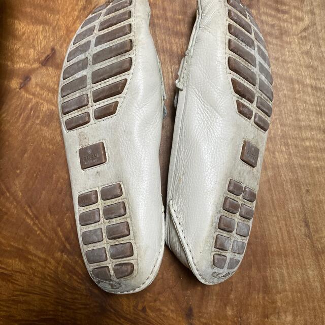 Gucci(グッチ)のグッチ　36.5 23cm ホワイト　ローファー レディースの靴/シューズ(ローファー/革靴)の商品写真