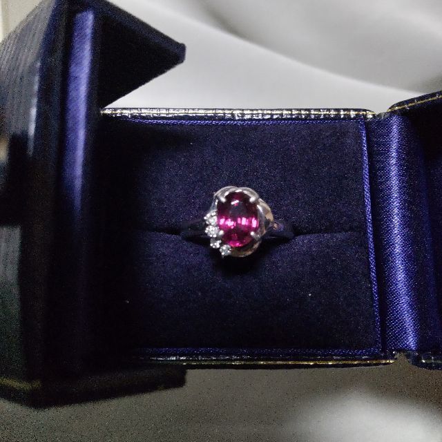 熱い販売 Ｐｔ850 ロードライトガーネット・ダイヤモンドのリング 指輪