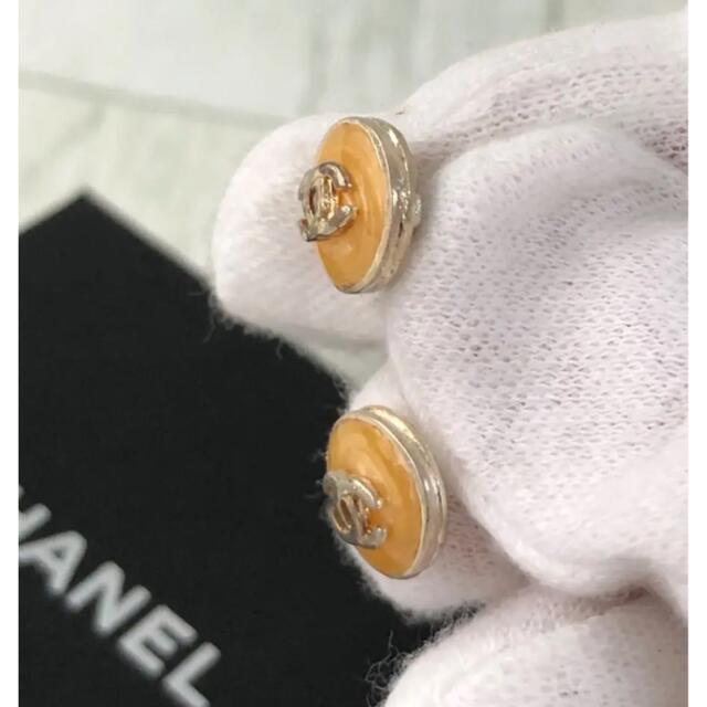 CHANEL(シャネル)のヴィンテージ  CHANELシャネルココマークピアス　小ぶり　正規品 レディースのアクセサリー(ピアス)の商品写真