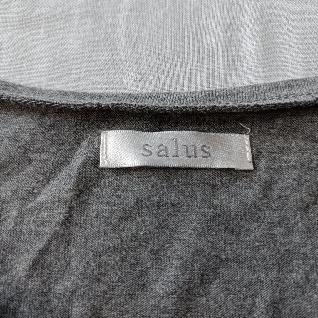 salus(サルース)のサルース　ヘッドフォンプリント　半袖Tシャツ　フリーサイズ　美品 レディースのトップス(Tシャツ(半袖/袖なし))の商品写真