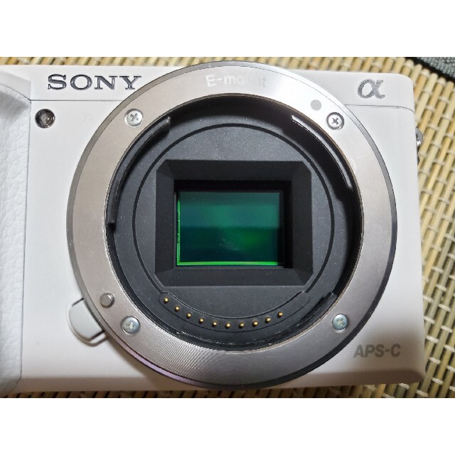 SONY α6000 ILCE-6000 ホワイト 動作確認済み！スマホ/家電/カメラ