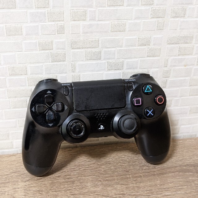 PlayStation4(プレイステーション4)のPS4 本体 CUH-2000A ジェットブラック 500gb エンタメ/ホビーのゲームソフト/ゲーム機本体(家庭用ゲーム機本体)の商品写真