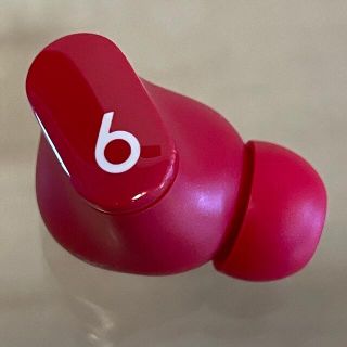 ビーツバイドクタードレ(Beats by Dr Dre)の国内正規品★良品★Beats Studio Buds レッド 右耳のみ／R36(ヘッドフォン/イヤフォン)