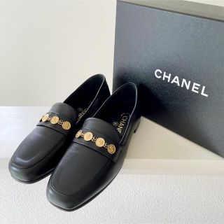 CHANEL ラムスキン コイン ローファー モカシン 37.5 黒 シャネル