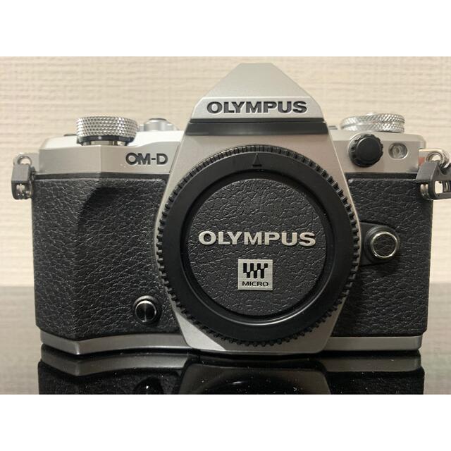 スマホ/家電/カメラOLYMPUS ミラーレス 一眼 OM-D E-M5 Mark2 おまけ付き