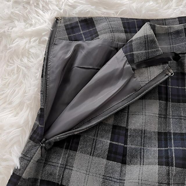 DECOY / デコイ　Aラインスカート　ブラック　チェック　ウエスト70 レディースのスカート(ひざ丈スカート)の商品写真