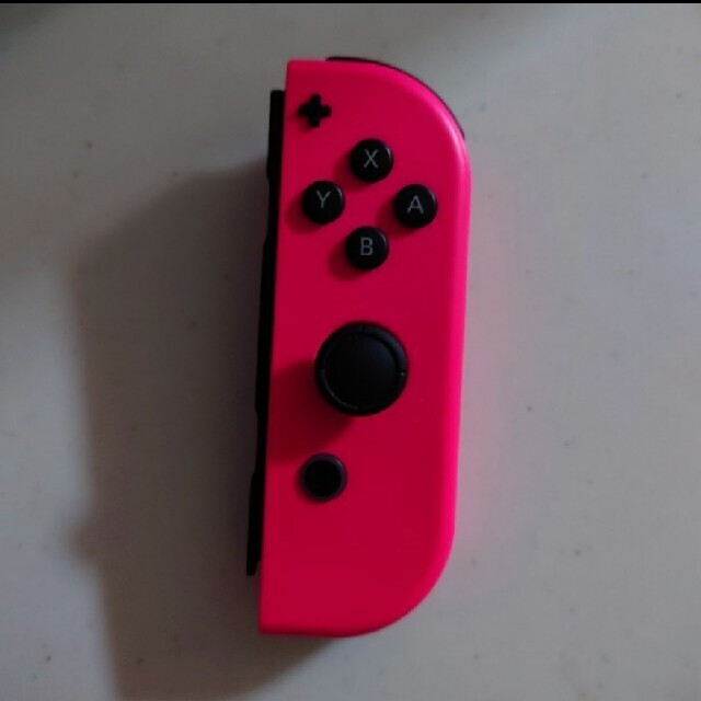 Nintendo Switch(ニンテンドースイッチ)のJoy-Con　ジャンク品　右 エンタメ/ホビーのゲームソフト/ゲーム機本体(家庭用ゲーム機本体)の商品写真