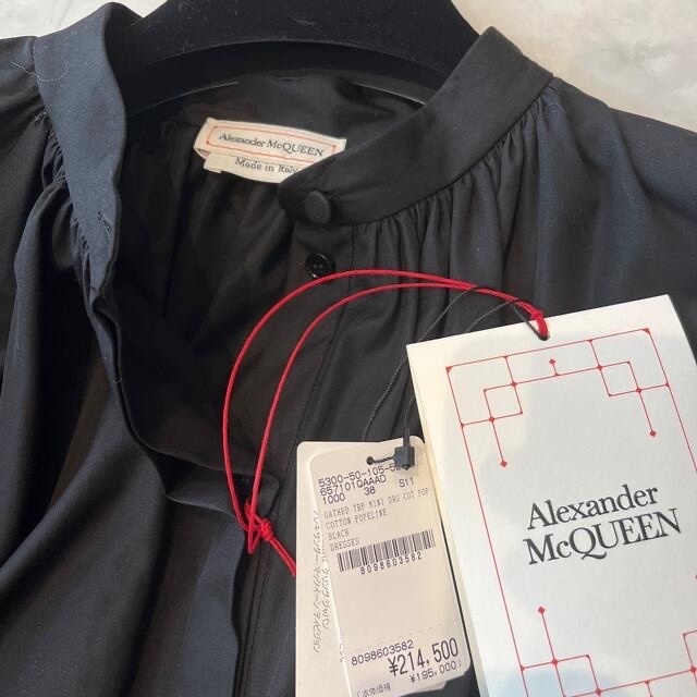 Alexander McQueen(アレキサンダーマックイーン)のAlexander  McQUEENアレキサンダー ワン レディースのワンピース(ひざ丈ワンピース)の商品写真