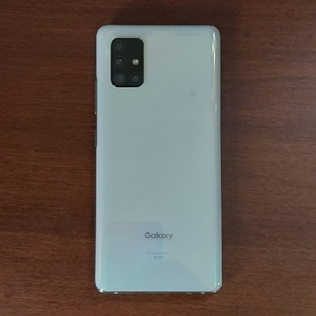 Galaxy(ギャラクシー)のレバンマン様専用【中古】Galaxy A51 5G au ホワイト スマホ/家電/カメラのスマートフォン/携帯電話(スマートフォン本体)の商品写真