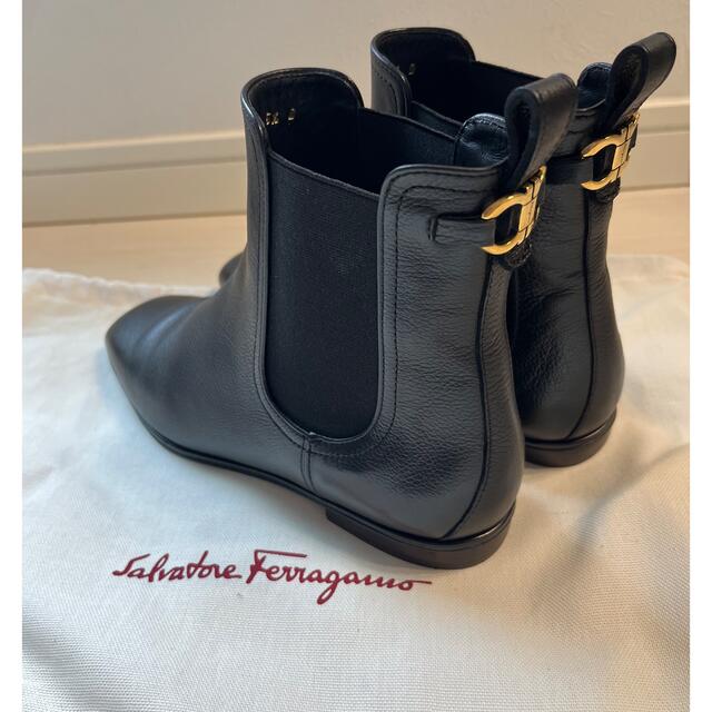 Salvatore Ferragamo - 新品♡定価12万 フェラガモ サイドゴアショート