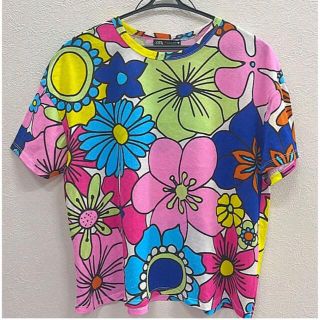 ザラ(ZARA)のZARA Tシャツ　花柄　総柄　リゾート　トロピカル　ボタニカル(シャツ/ブラウス(半袖/袖なし))