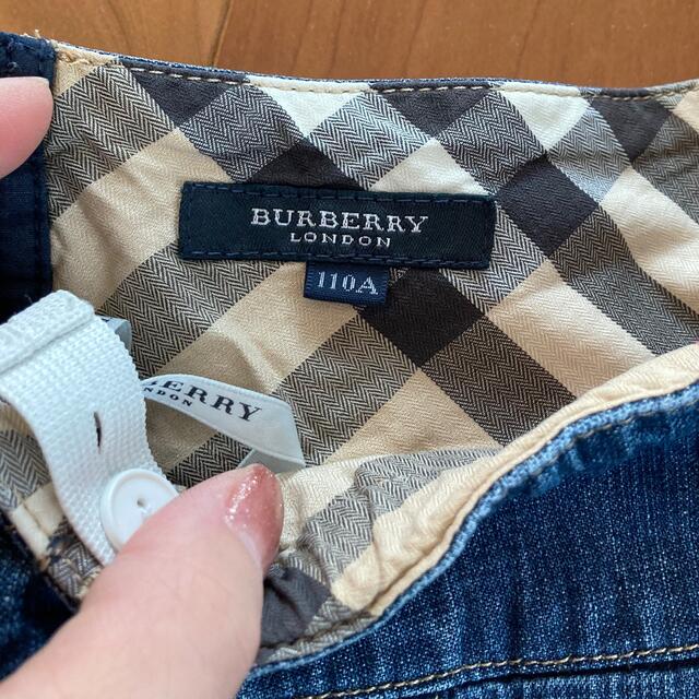 BURBERRY(バーバリー)の専用です　バーバリー Burberry スカート　デニム　110cm キッズ/ベビー/マタニティのキッズ服女の子用(90cm~)(スカート)の商品写真