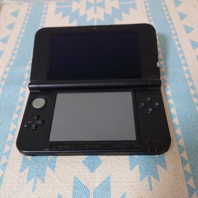 ニンテンドー3DS(ニンテンドー3DS)の液晶綺麗「ニンテンドー3DS LL シルバー×ブラック」 エンタメ/ホビーのゲームソフト/ゲーム機本体(携帯用ゲーム機本体)の商品写真