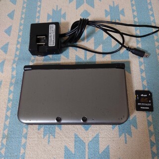 ニンテンドー3DS(ニンテンドー3DS)の液晶綺麗「ニンテンドー3DS LL シルバー×ブラック」(携帯用ゲーム機本体)