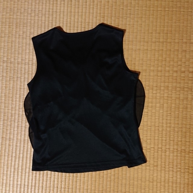 フリル付き黒ノースリーブ レディースのトップス(カットソー(半袖/袖なし))の商品写真
