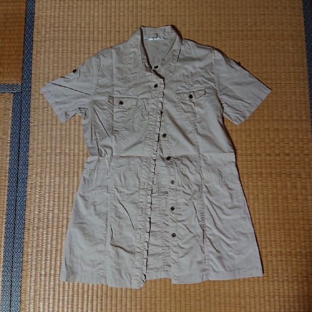 ベージュ半袖シャツ レディースのトップス(シャツ/ブラウス(半袖/袖なし))の商品写真