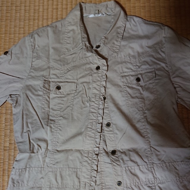 ベージュ半袖シャツ レディースのトップス(シャツ/ブラウス(半袖/袖なし))の商品写真